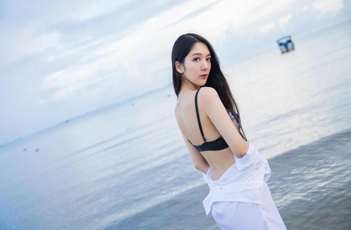 YSL水蜜桃色派对妆容
